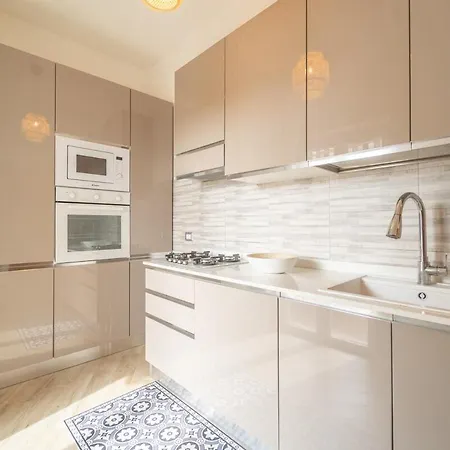 Feel The History! Design And Relaxation In The Heart Of Apartamento
